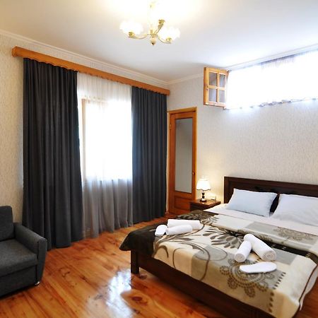 Mia'S Apartment Тбилиси Екстериор снимка